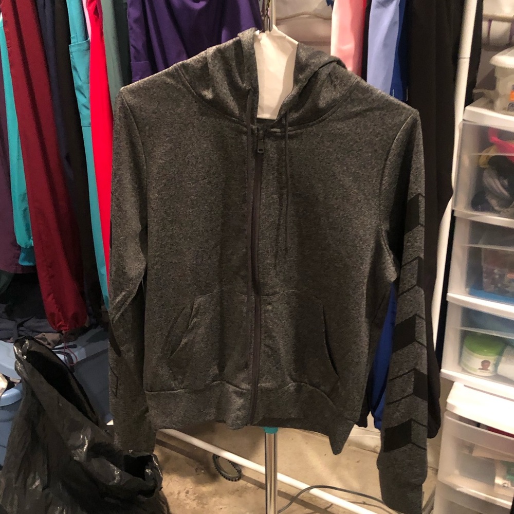 Kids AQ sport hoodie size L👚